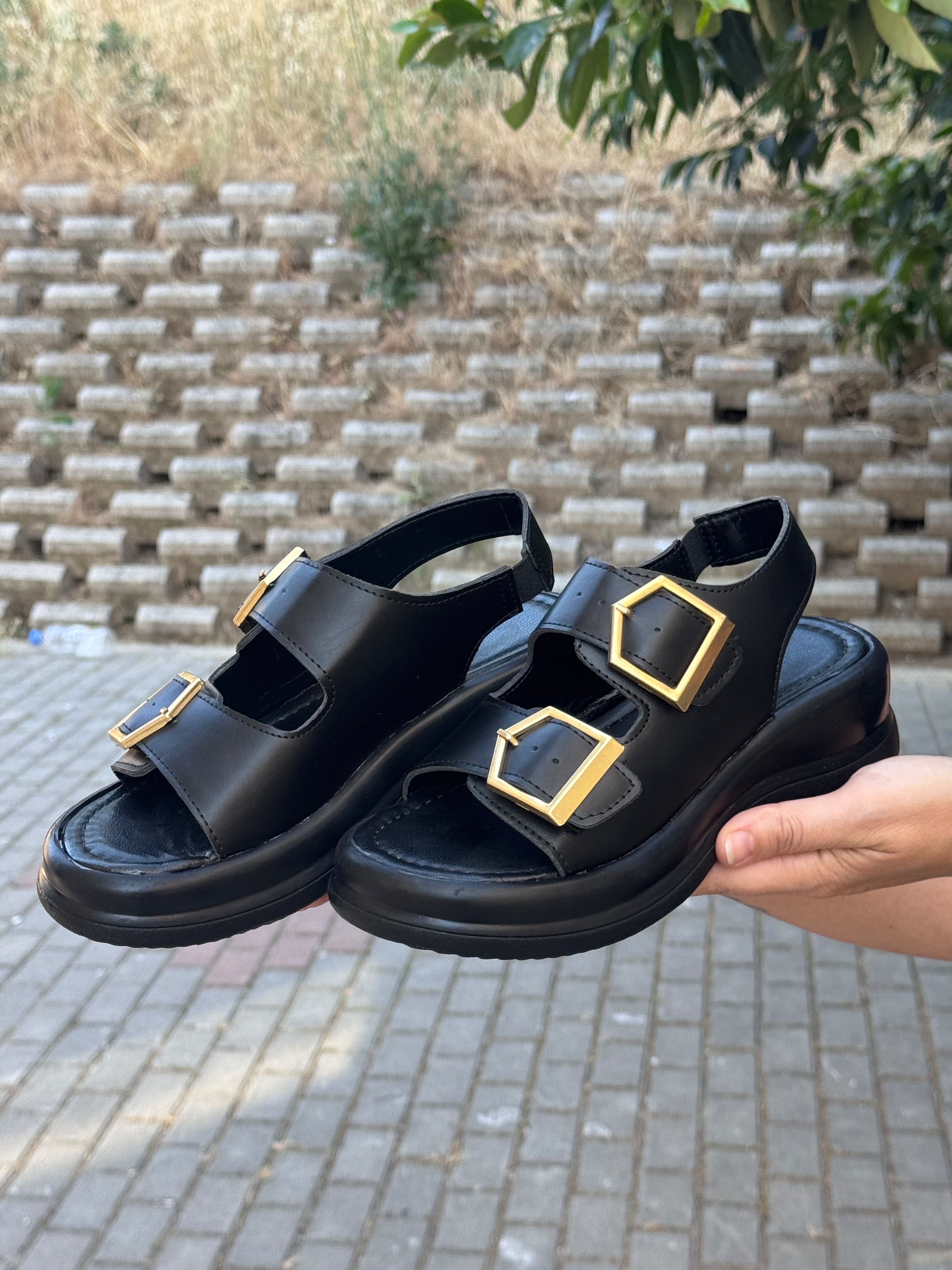 2 Tokalı Sandalet